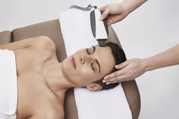 Gelaatsverzorging + ultra scrubber (inbegrepen in advanced clean care, advanced glow, advanced youth en high tech verzorging