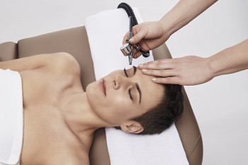 Gelaatsverzorging + Oxy Booster (inbegrepen bij advanced glow, advanced youth, advanced anti-aging en high tech)