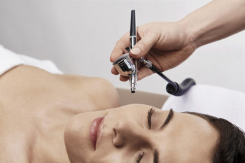 Eye Lift oogverzorging bij een gelaatsverzorging